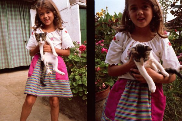 Dues fotos meves de petita amb la gata en braços