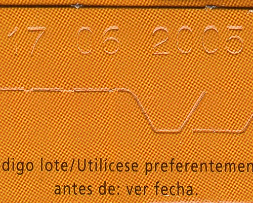 Detall escanejat d'un paquet on es veu la data de caducitat: 7/6/2005