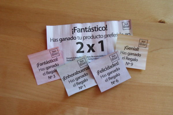 Paperets desplegats amb tots els regalets fantàstics que se suposa que m'havien tocat