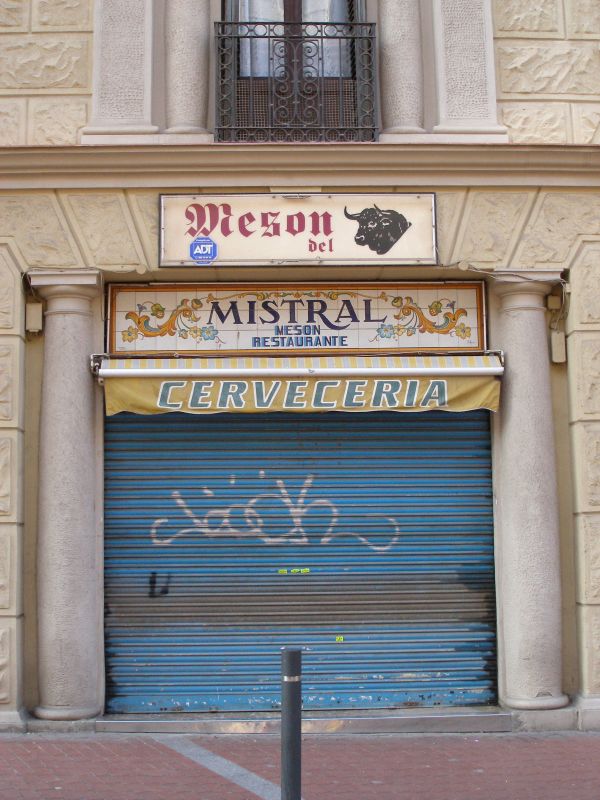 Façana del Mesón de Mistral