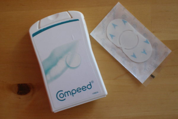 Paquet dels apòsits Compeed per l'herpes, amb un de mostra al costat