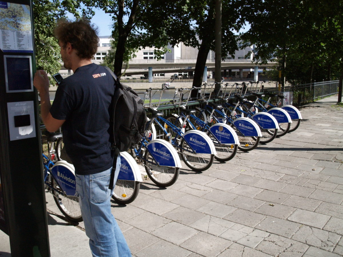 Parada del bicing d'Estocolm, amb les bicis blaves