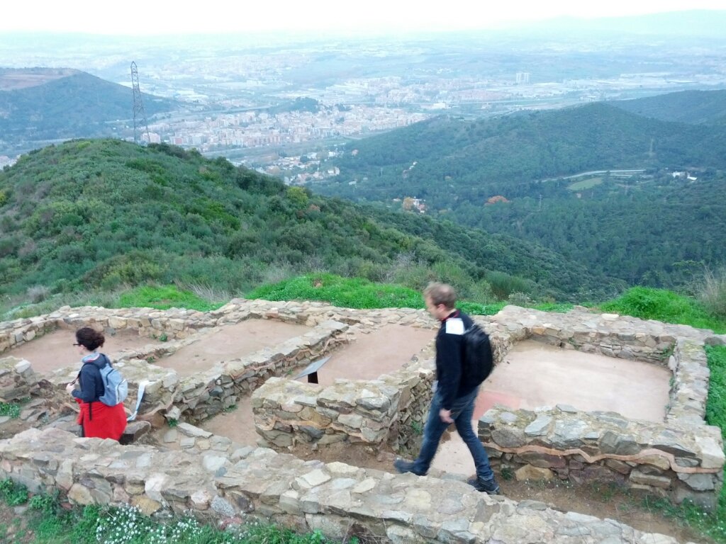 Dani al Turó de les Maleses, amb el Vallès al Fons