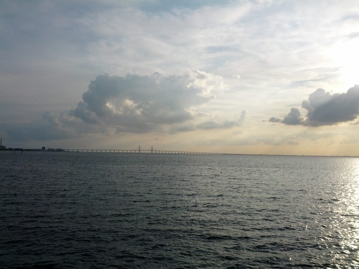 Pont d'Öresund vist des de molt lluny