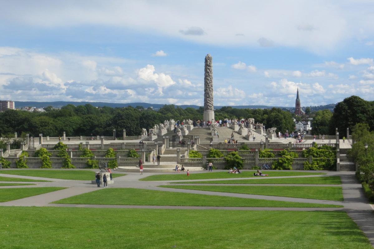 Vista general del parc, amb l'obelisc al mig