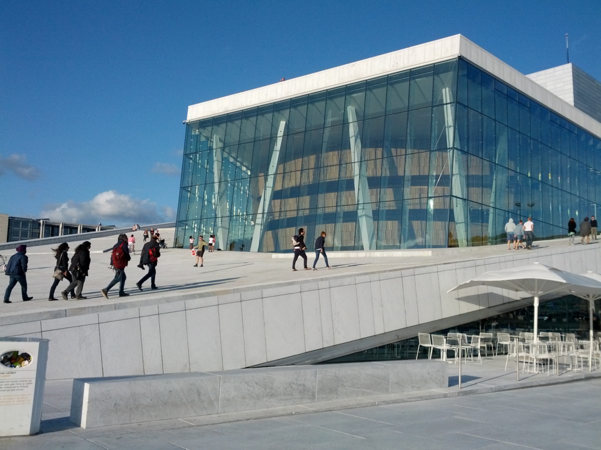 Exterior de l'edifici de l'òpera d'Oslo